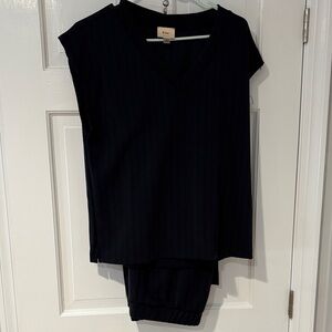 Elie Tahari Navy Blue Ribbed V-Neck Top and pants set large